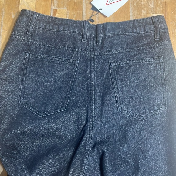 BNWT Boohoo Petite raw hem mom jeans - Picture 8 of 10